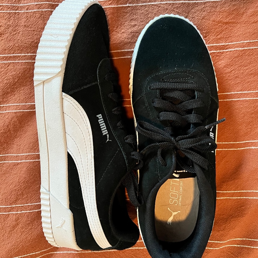 PUMA Women's Carina Sneaker